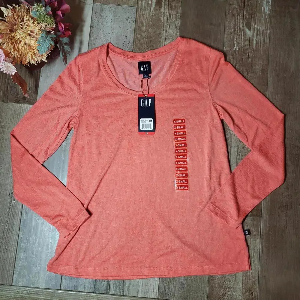 NWT GAP Porcelain Rose Long Sleeve Tee Women's Size XS